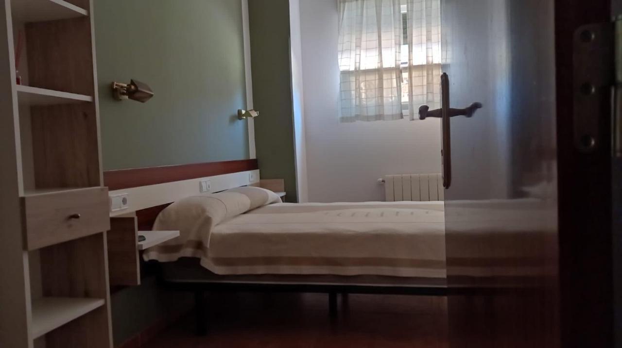 Alojamiento Numancia Pension Burgos Ngoại thất bức ảnh